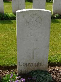 London Cemetery And Extension Longueval - Walsh, Joseph