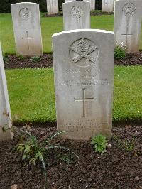 London Cemetery And Extension Longueval - Yates, Reginald