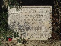Twelve Tree Copse Cemetery - Hearn, W T