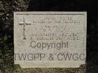 Twelve Tree Copse Cemetery - Hind, R B