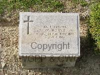 Twelve Tree Copse Cemetery - Horne, W