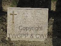 Twelve Tree Copse Cemetery - Ireland, R
