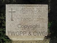 Twelve Tree Copse Cemetery - McManus, Francis James