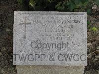 Twelve Tree Copse Cemetery - Smith, F E