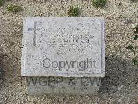 Twelve Tree Copse Cemetery - Woolmer, G E