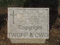 Pink Farm Cemetery - Redpath, R