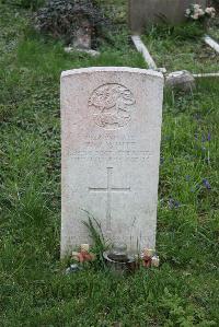 Crayford (St. Paulinus) Churchyard - White, William James