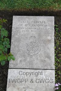 Boulogne Eastern Cemetery - Goodwin, W G