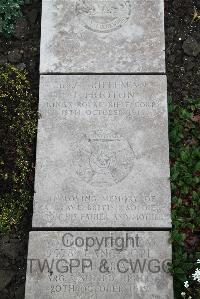 Boulogne Eastern Cemetery - Hooton, T