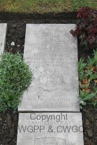 Boulogne Eastern Cemetery - Land, Frederick William