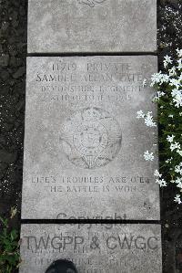 Boulogne Eastern Cemetery - Lates, Samuel Allan
