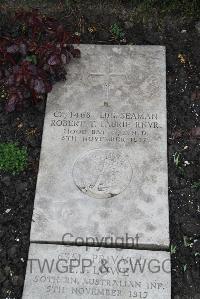 Boulogne Eastern Cemetery - Laurie, Robert Thomson