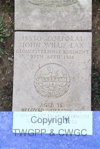 Boulogne Eastern Cemetery - Lax, John Willie