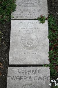 Boulogne Eastern Cemetery - Lee, C