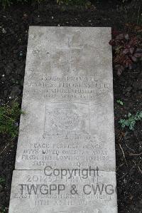 Boulogne Eastern Cemetery - Lee, James Thomas