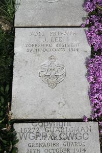 Boulogne Eastern Cemetery - Lee, J