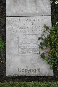 Boulogne Eastern Cemetery - Lee, S