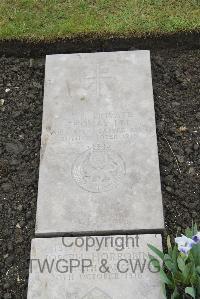 Boulogne Eastern Cemetery - Lee, Thomas