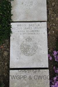 Boulogne Eastern Cemetery - Leggett, Victor James