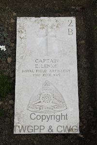 Boulogne Eastern Cemetery - Lenke, E