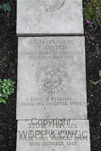 Boulogne Eastern Cemetery - Levitt, T