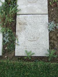 Boulogne Eastern Cemetery - Lewis, Charles Stephen