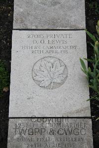 Boulogne Eastern Cemetery - Lewis, D O