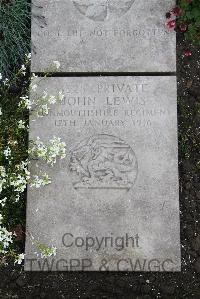 Boulogne Eastern Cemetery - Lewis, John