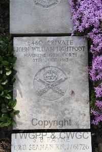 Boulogne Eastern Cemetery - Lightfoot, J W