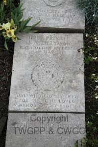 Boulogne Eastern Cemetery - Lillyman, J A