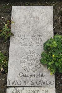 Boulogne Eastern Cemetery - Lindley, W