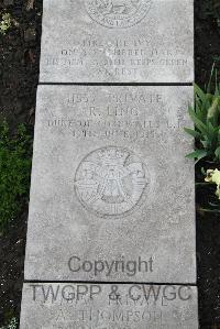 Boulogne Eastern Cemetery - Ling, R