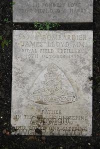 Boulogne Eastern Cemetery - Lloyd, James