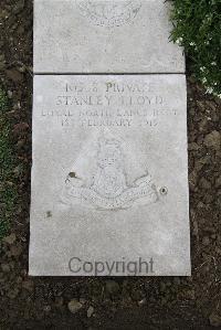 Boulogne Eastern Cemetery - Lloyd, Stanley