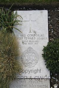 Boulogne Eastern Cemetery - Loader, A E