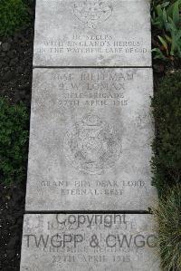 Boulogne Eastern Cemetery - Lomax, J W