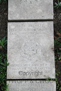 Boulogne Eastern Cemetery - Lowe, Frederick William