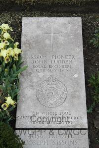 Boulogne Eastern Cemetery - Ludden, John