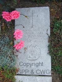 Boulogne Eastern Cemetery - Mole, A W