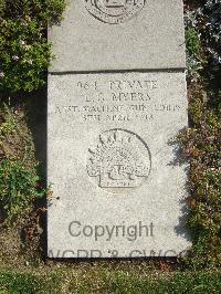 Boulogne Eastern Cemetery - Myers, Leo Gordon