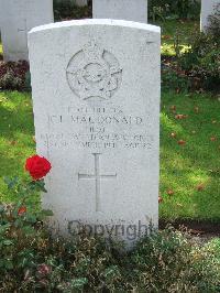 Boulogne Eastern Cemetery - MacDonald, Chester Stuart