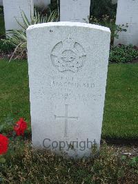 Boulogne Eastern Cemetery - MacDonald, George Sinclair