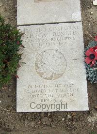 Boulogne Eastern Cemetery - MacDonald, Charles Hugh