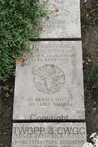 Boulogne Eastern Cemetery - MacDonald, D