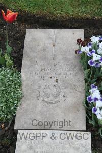 Boulogne Eastern Cemetery - MacGregor, C S