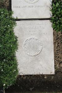 Boulogne Eastern Cemetery - MacKenzie, J