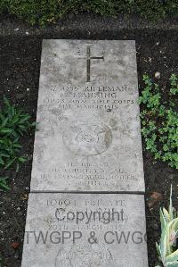 Boulogne Eastern Cemetery - Manning, M