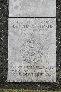 Boulogne Eastern Cemetery - Martin, Alan Stewart