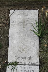 Boulogne Eastern Cemetery - Martin, D S
