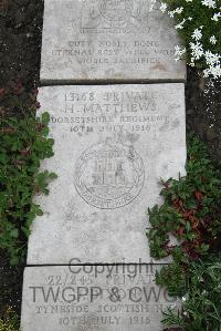 Boulogne Eastern Cemetery - Matthews, H